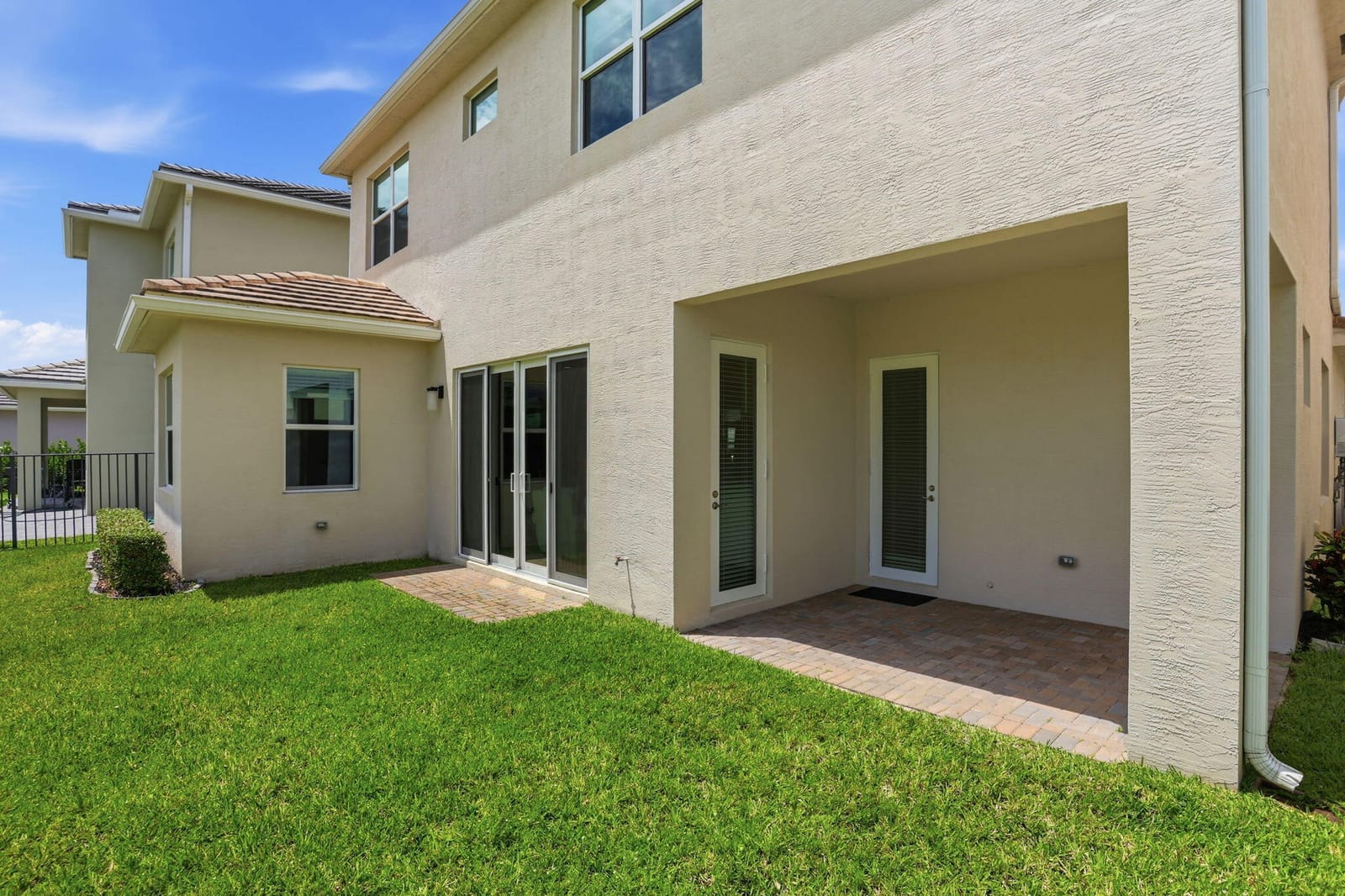 5572 Liberty Lane — photo 6