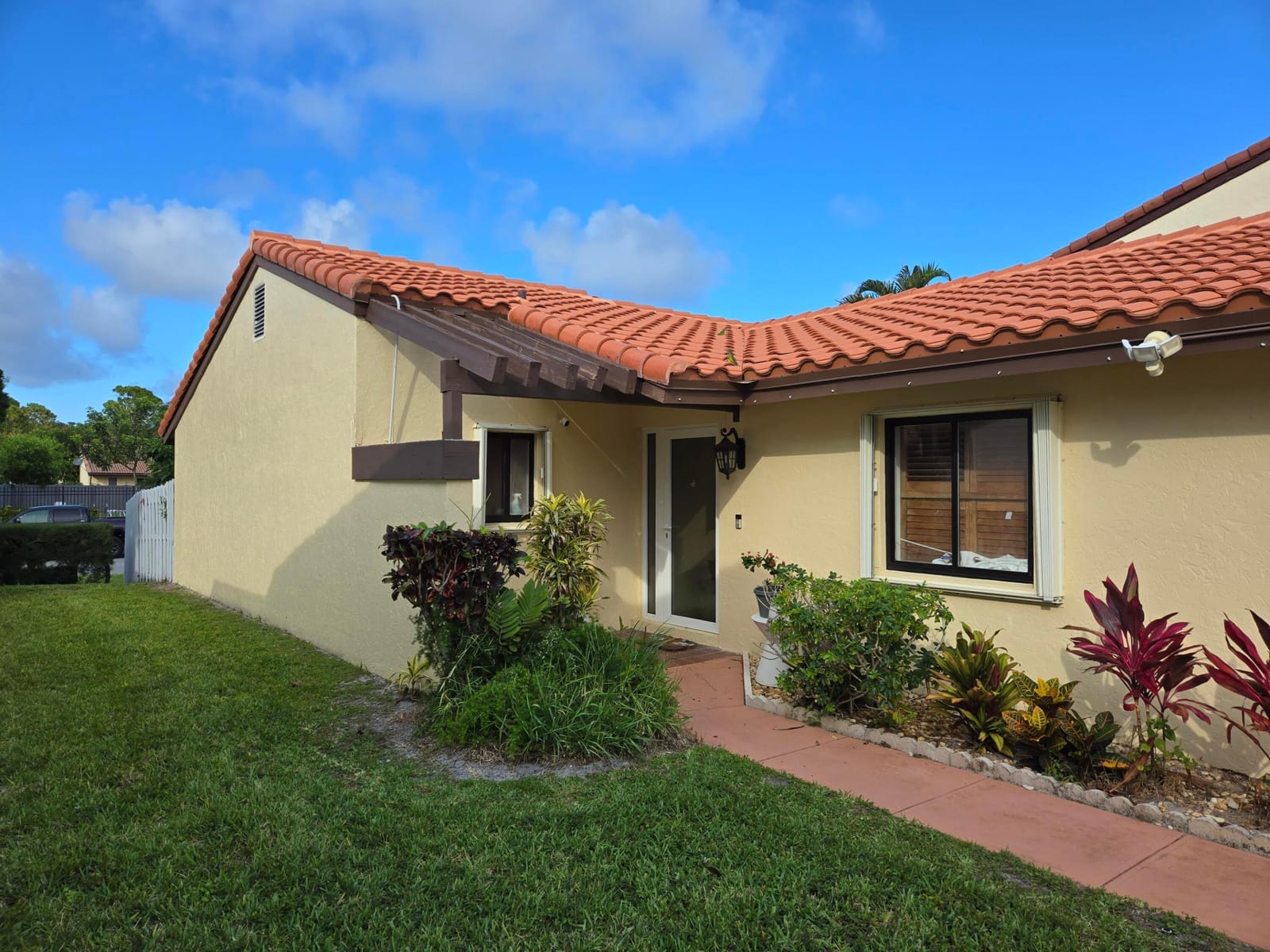 2835 Sand Pines Court, Lake Worth, FL 33462 photo 2