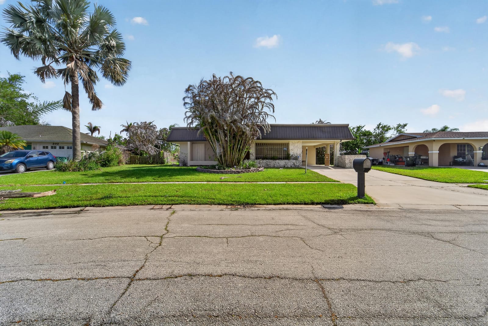 214 NE Camelot Drive, Port St. Lucie, FL 34983 photo 1