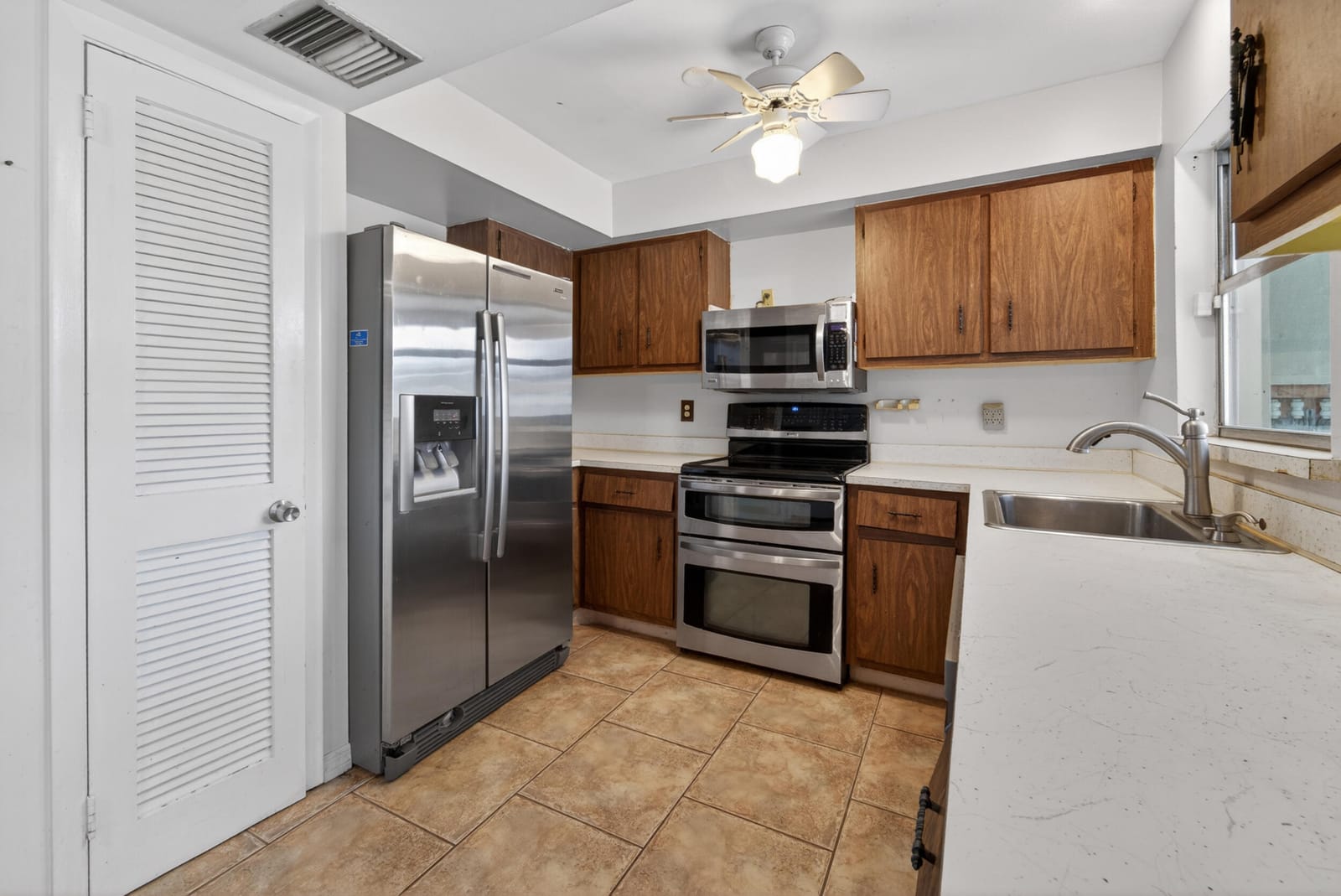 214 NE Camelot Drive, Port St. Lucie, FL 34983 photo 13