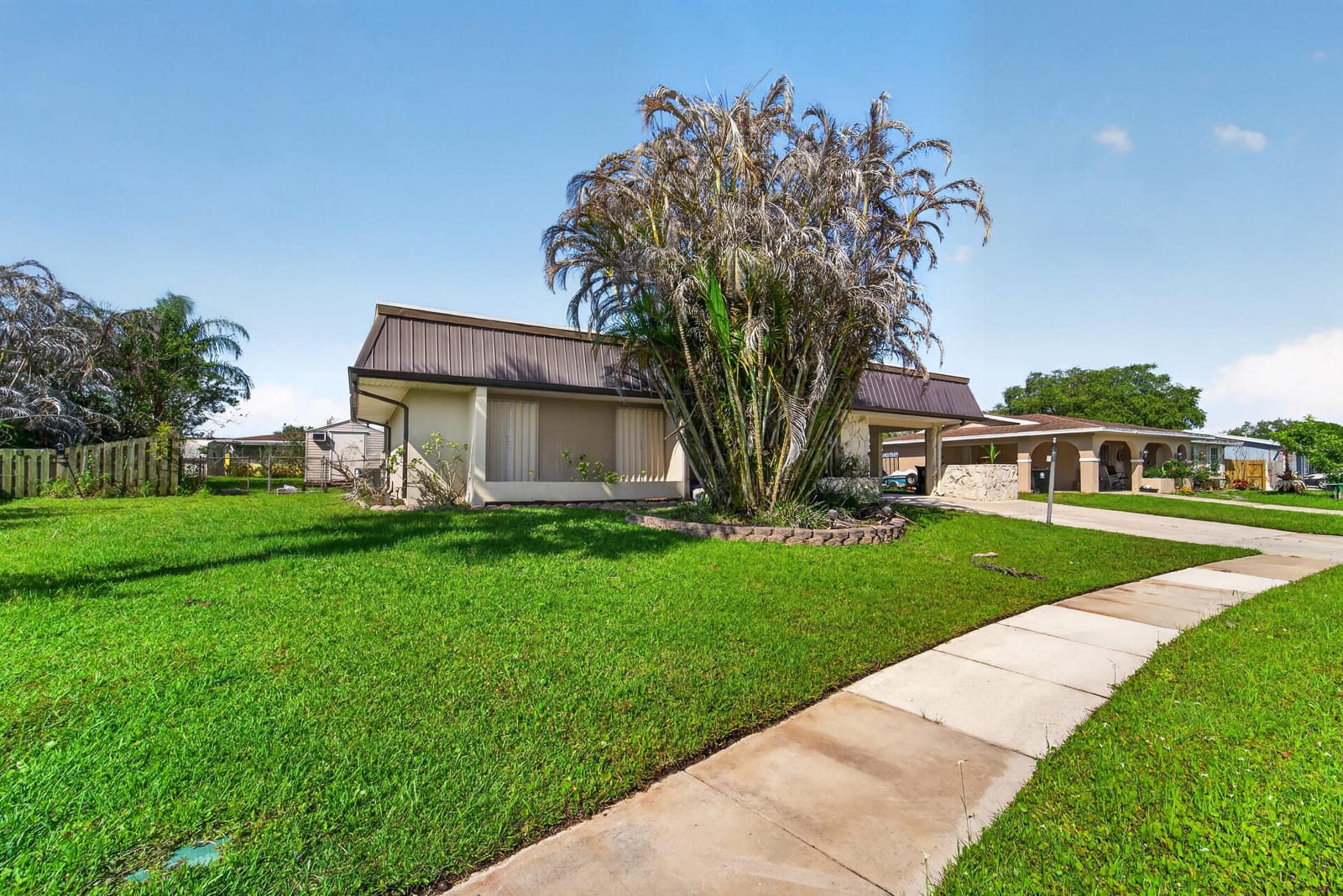 214 NE Camelot Drive, Port St. Lucie, FL 34983 photo 4