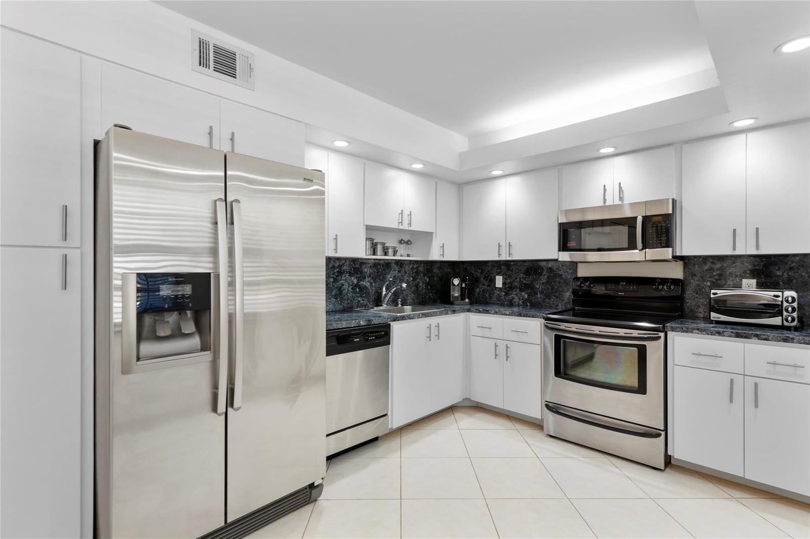 4240 Oaks Terrace 105 — photo 5