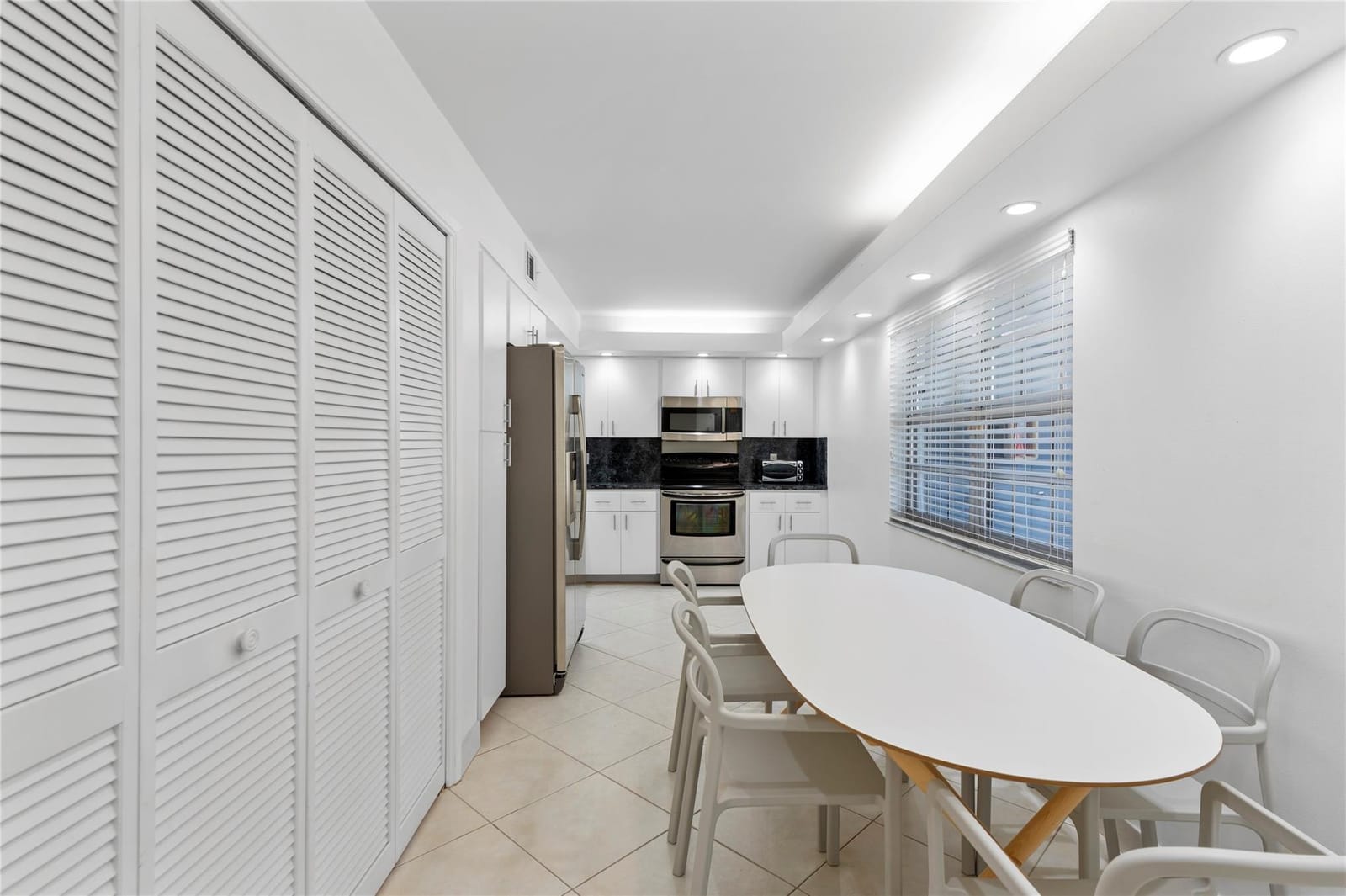 4240 Oaks Terrace 105 — photo 6