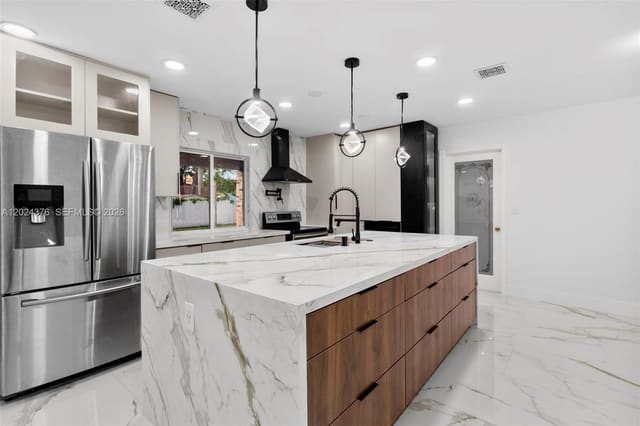 7220 NW 10th Place, Plantation, FL 33313