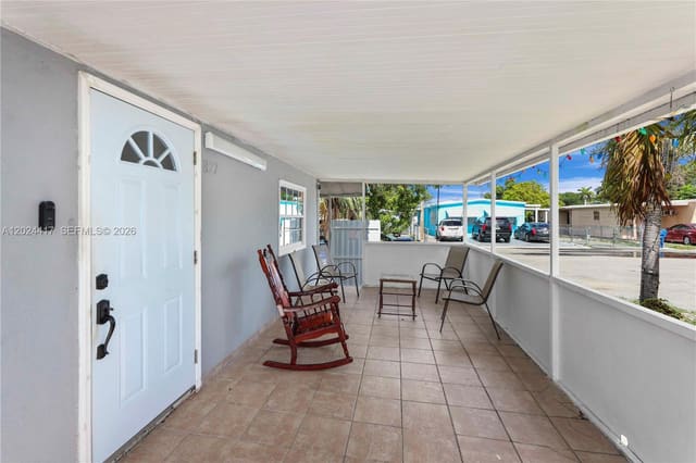 827 SW 128 Avenue, Miami, FL 33184