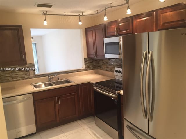 2551 NW 56th Avenue 120, Lauderhill, FL 33313