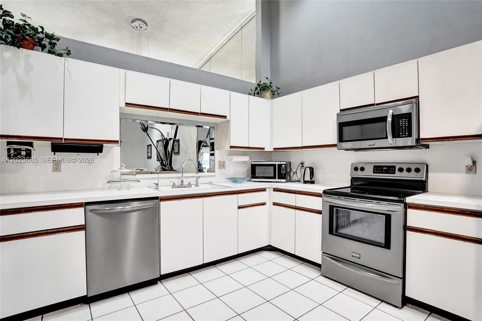 3273 W Inverrary Boulevard W, Lauderhill, FL 33319 photo 18