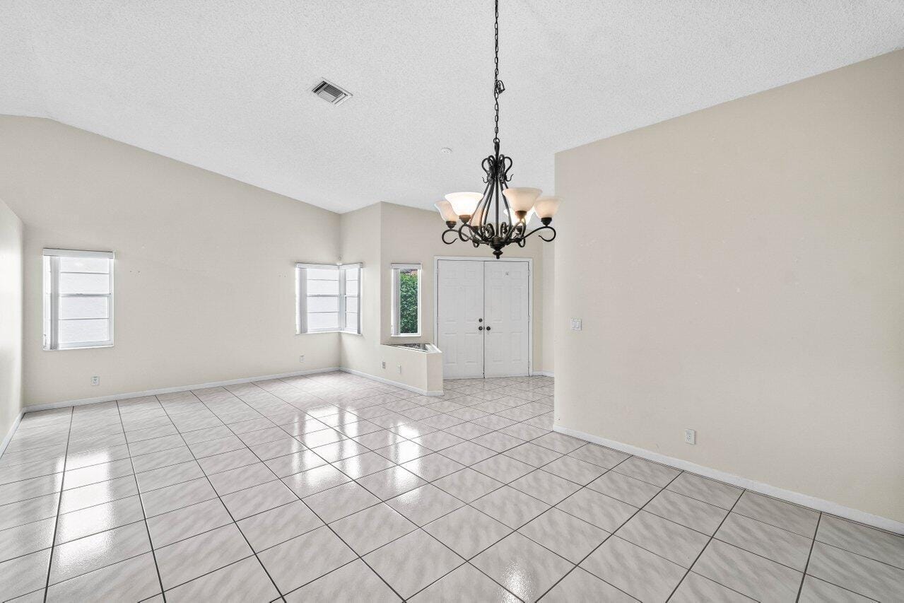 10001 Country Brook Road — photo 4