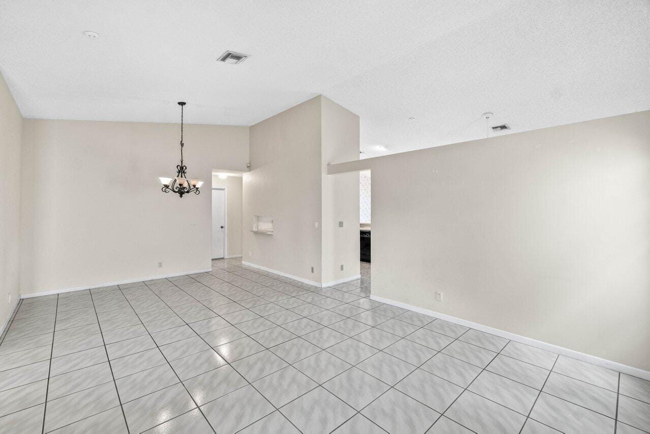 10001 Country Brook Road — photo 5