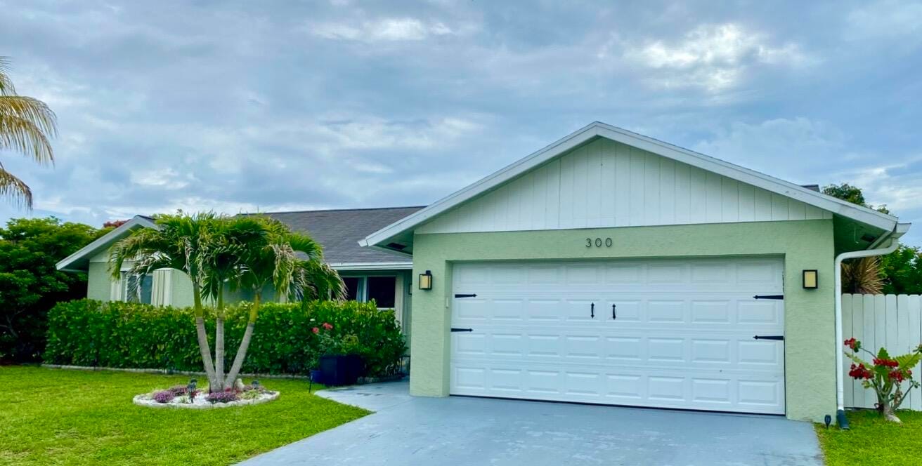 300 La Mancha Avenue, Royal Palm Beach, FL 33411 photo 2