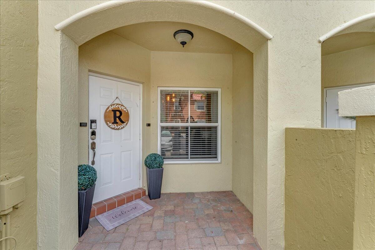 128 Lake Monterey Circle, Boynton Beach, FL 33426 photo 3