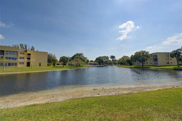 5860 NW 64th Avenue 102, Tamarac, FL 33319