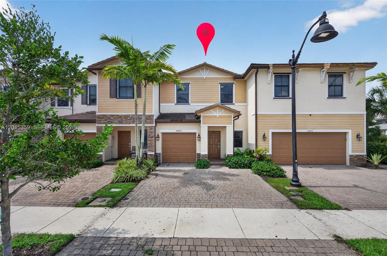 5892 Mustang Manor 5892 — photo 2
