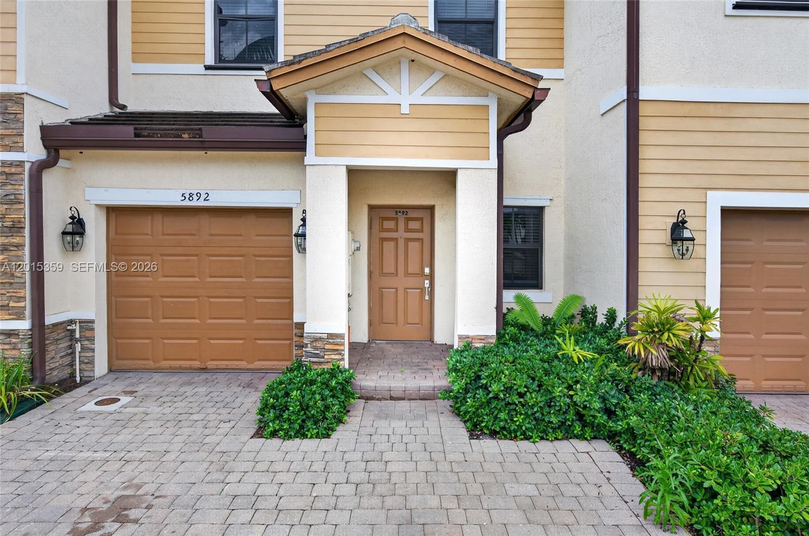 5892 Mustang Manor 5892 — photo 3