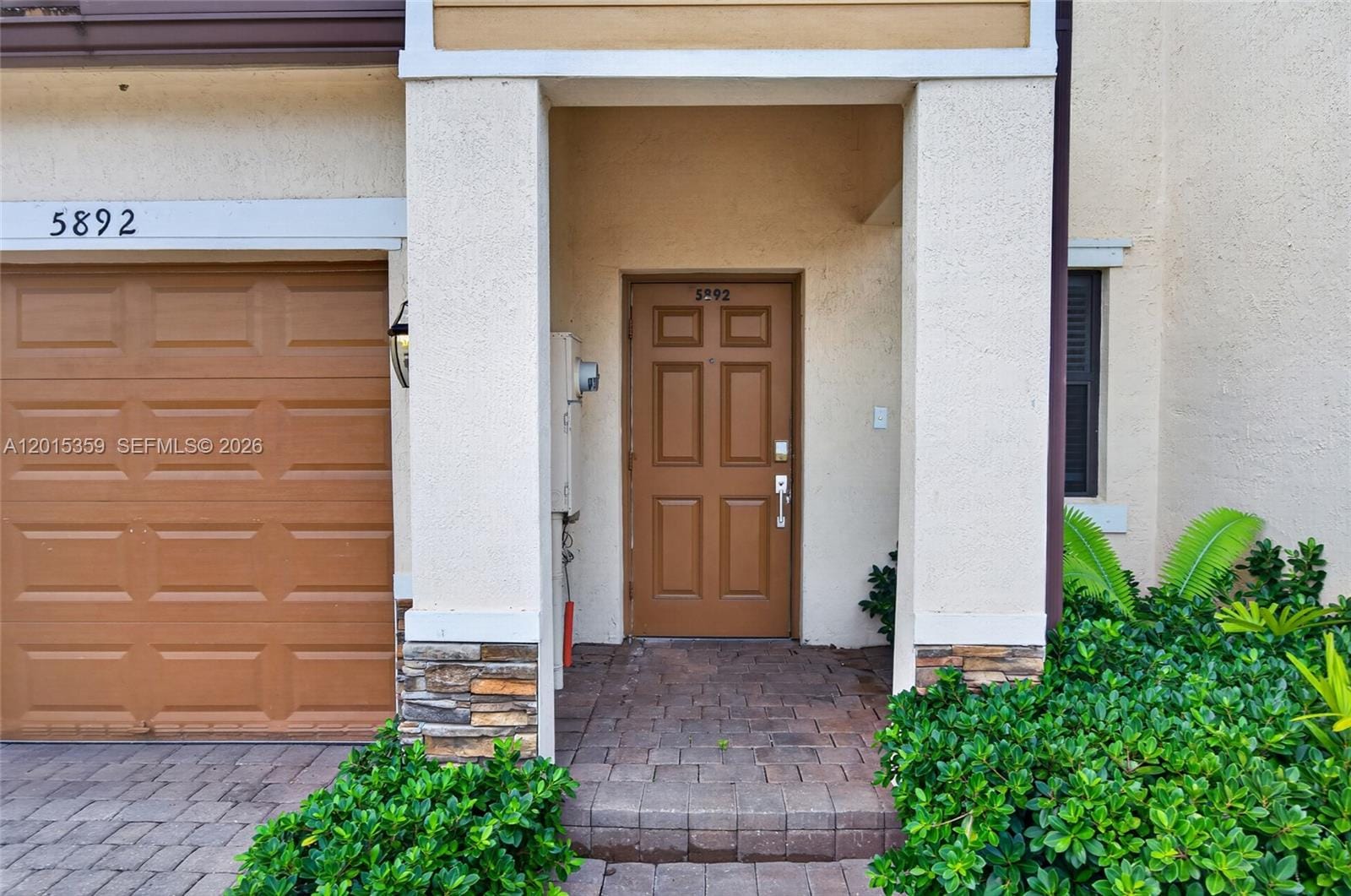 5892 Mustang Manor 5892 — photo 4