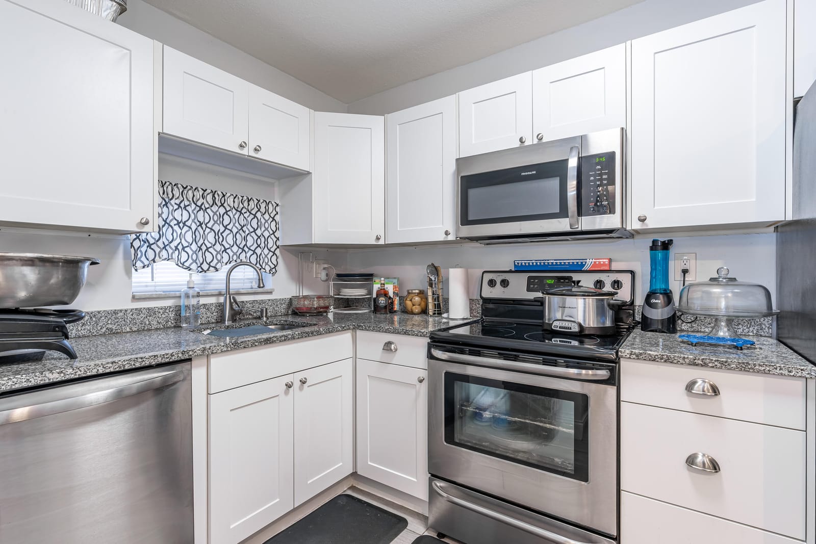 8911 S Hollybrook Boulevard 306, Pembroke Pines, FL 33025 photo 9