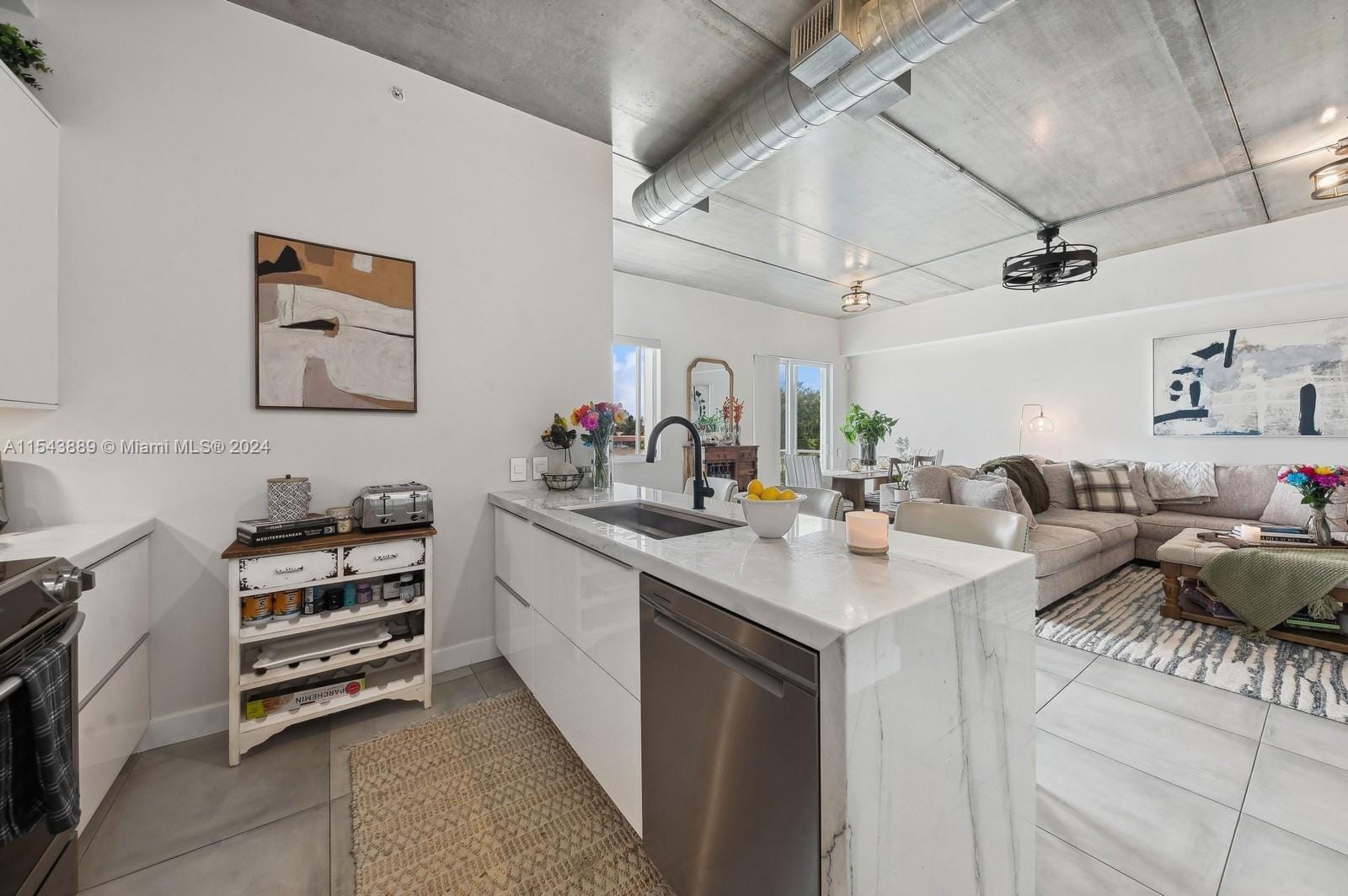 111 SE 2nd Street 201 — photo 7