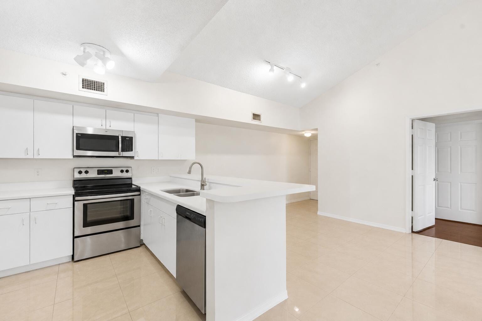 2640 S University Drive 309, Davie, FL 33328 photo 6