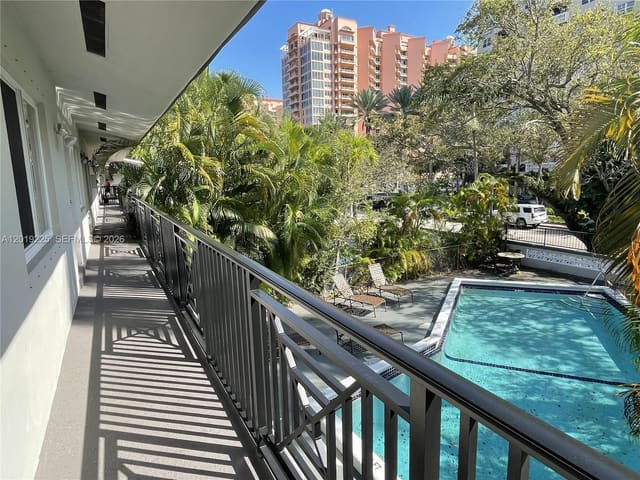 95 Edgewater Drive 207, Coral Gables, FL 33133
