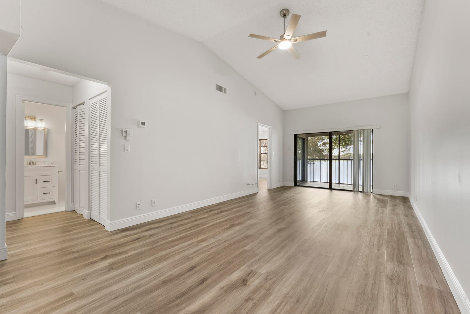 2900 Olivewood Terrace 2010 — photo 6