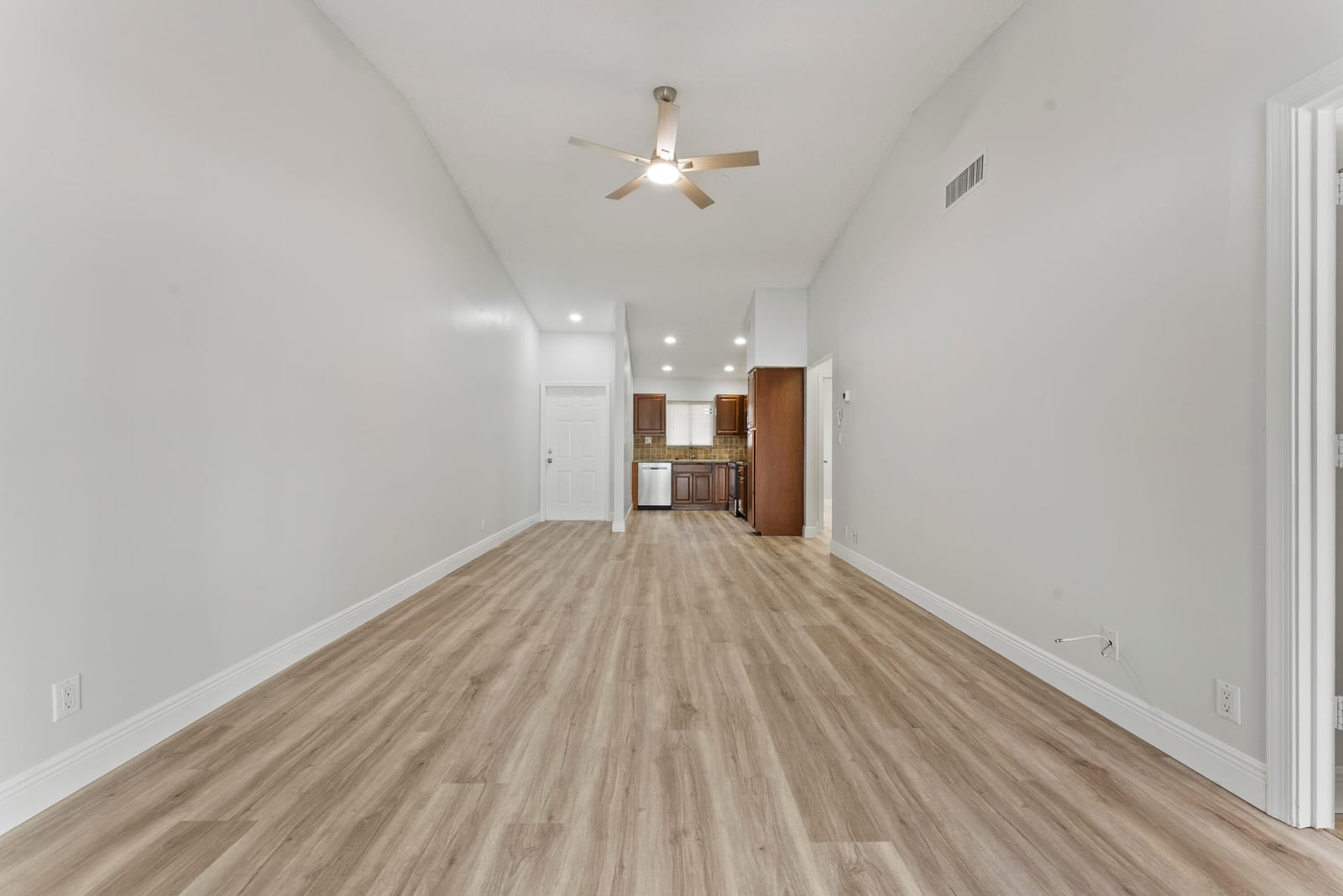 2900 Olivewood Terrace 2010 — photo 9