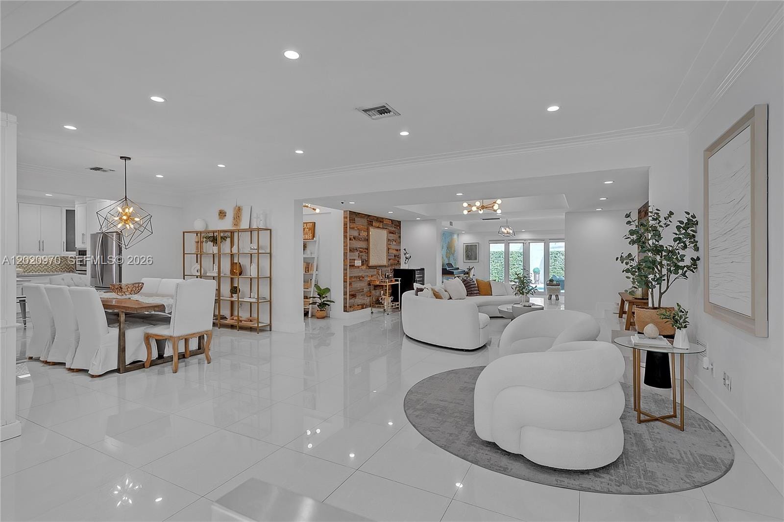 95 Shore Drive W — photo 2