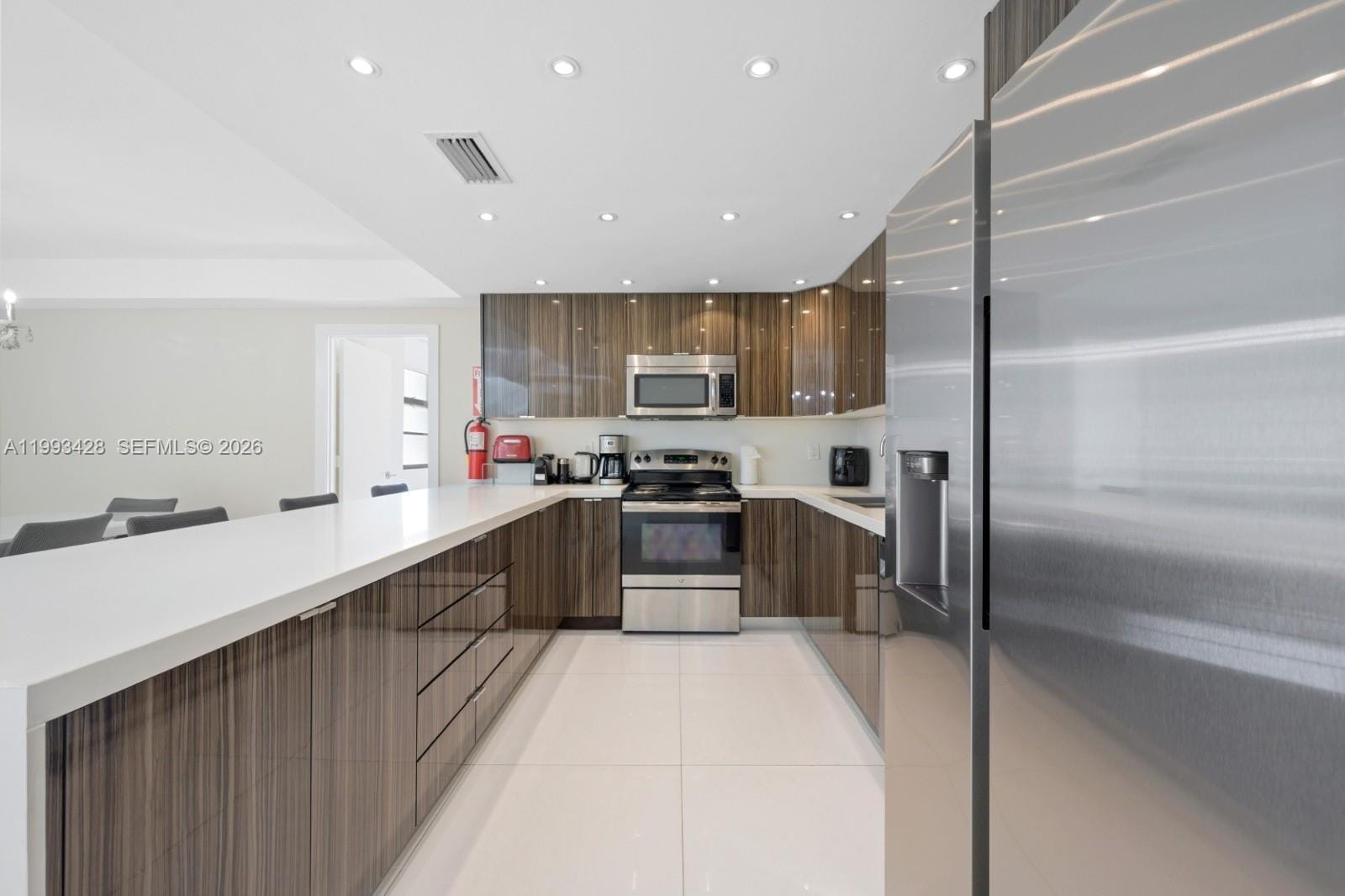 19370 Collins Avenue 916 — photo 9