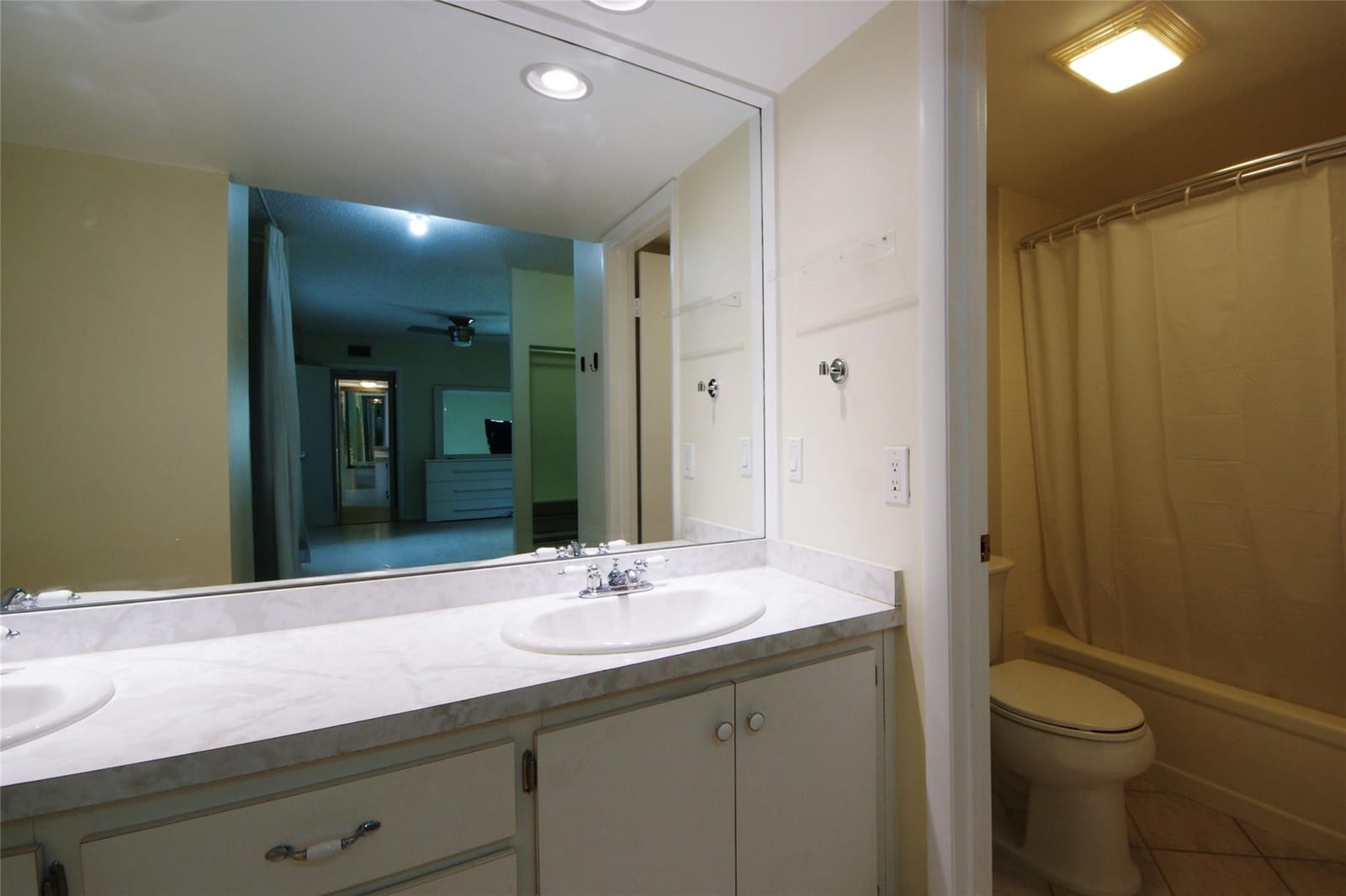1700 Embassy Drive 504 — photo 8