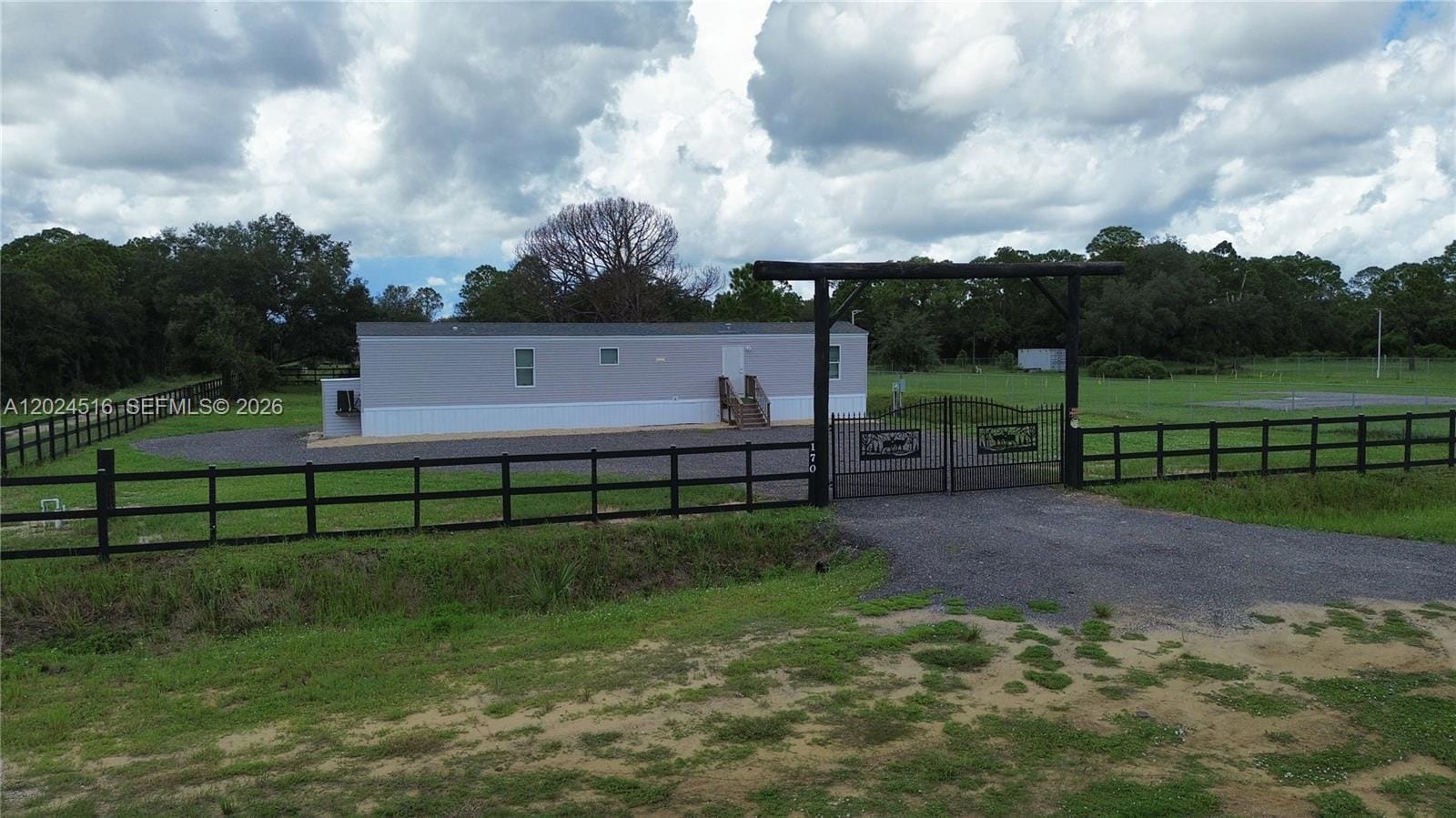 170 S Jinete Street, Clewiston, FL 33440 photo 1