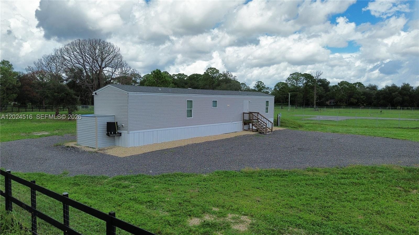 170 S Jinete Street, Clewiston, FL 33440 photo 3