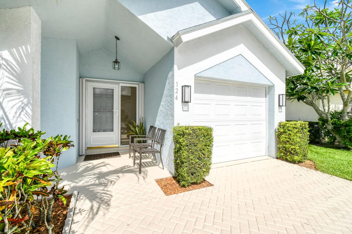 124 Adobe Circle, Jupiter, FL 33458 photo 3