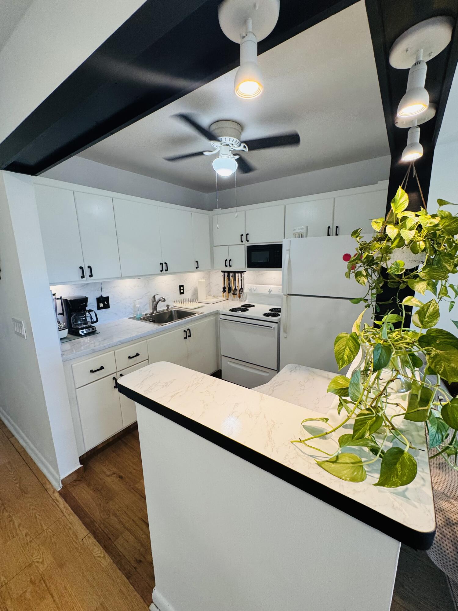 16 Windsor A, West Palm Beach, FL 33417, West Palm Beach