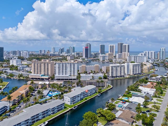 455 Paradise Isle Boulevard 404, Isle Of Paradise Co Op, Hallandale Beach, FL