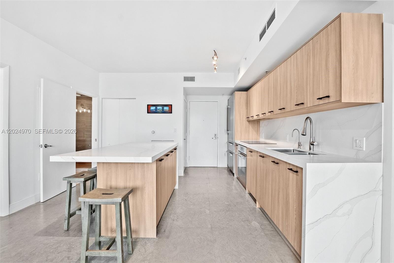 90 SW 3rd Street 3810, Miami, FL 33130 photo 16