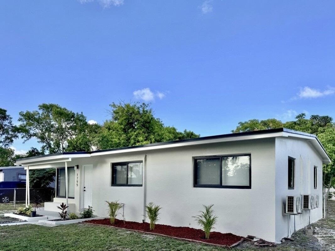 1795 Lauderdale Manor Drive — photo 3