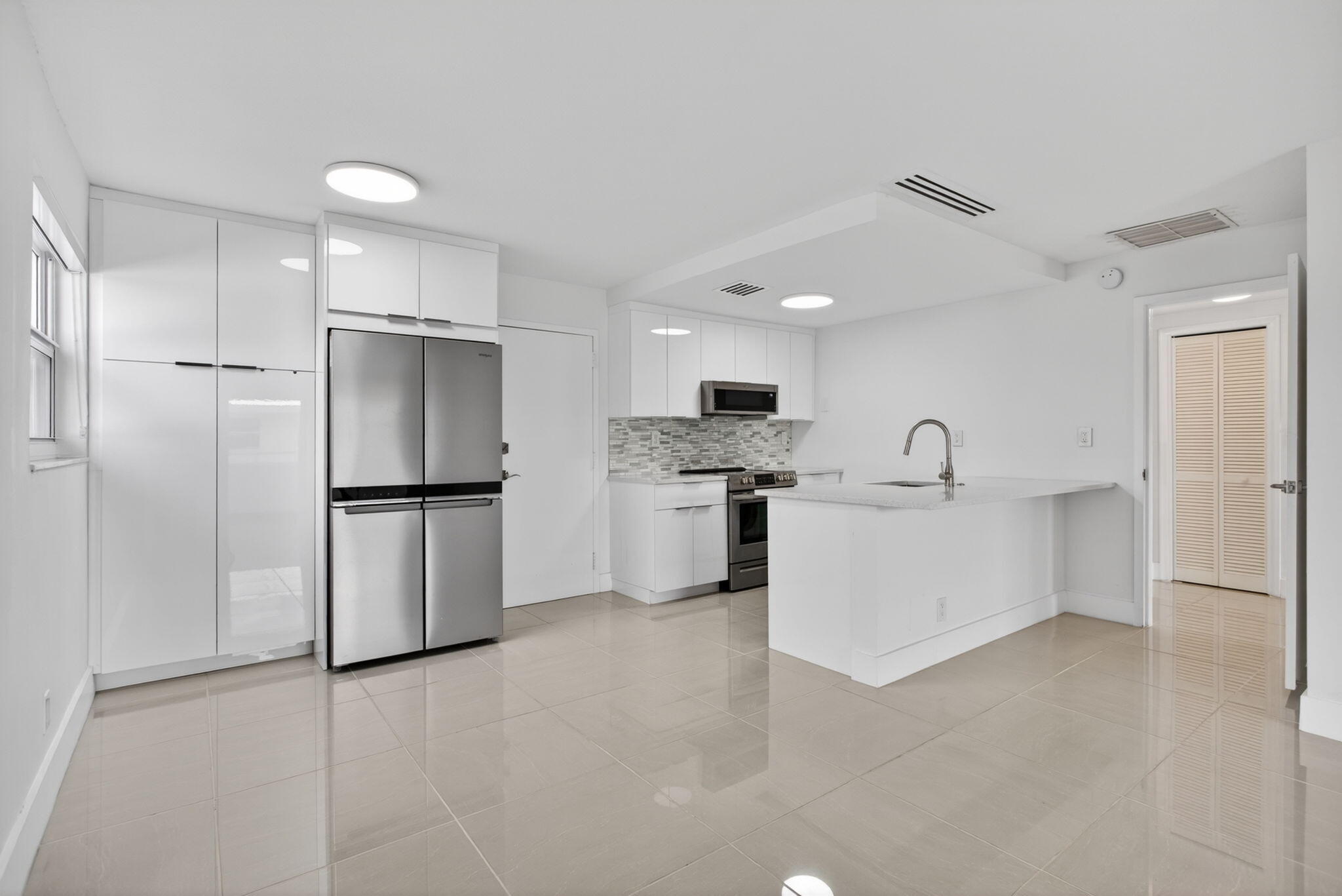 3212 NE 12th Street 204, Pompano Beach, FL 33062, Pompano Beach