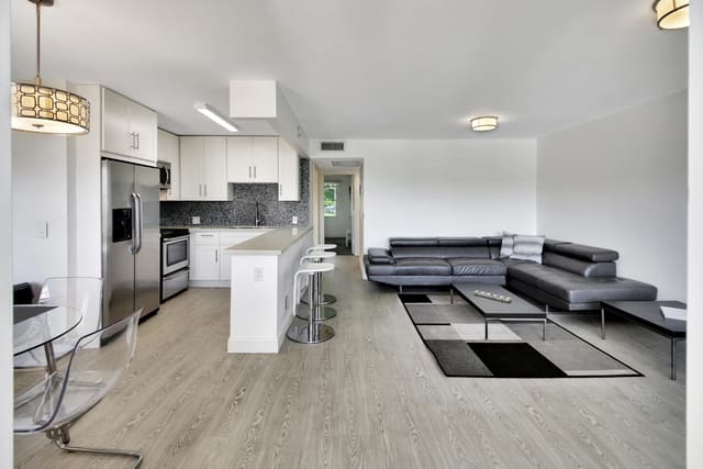 17 Fanshaw A, Boca Raton, FL 33434