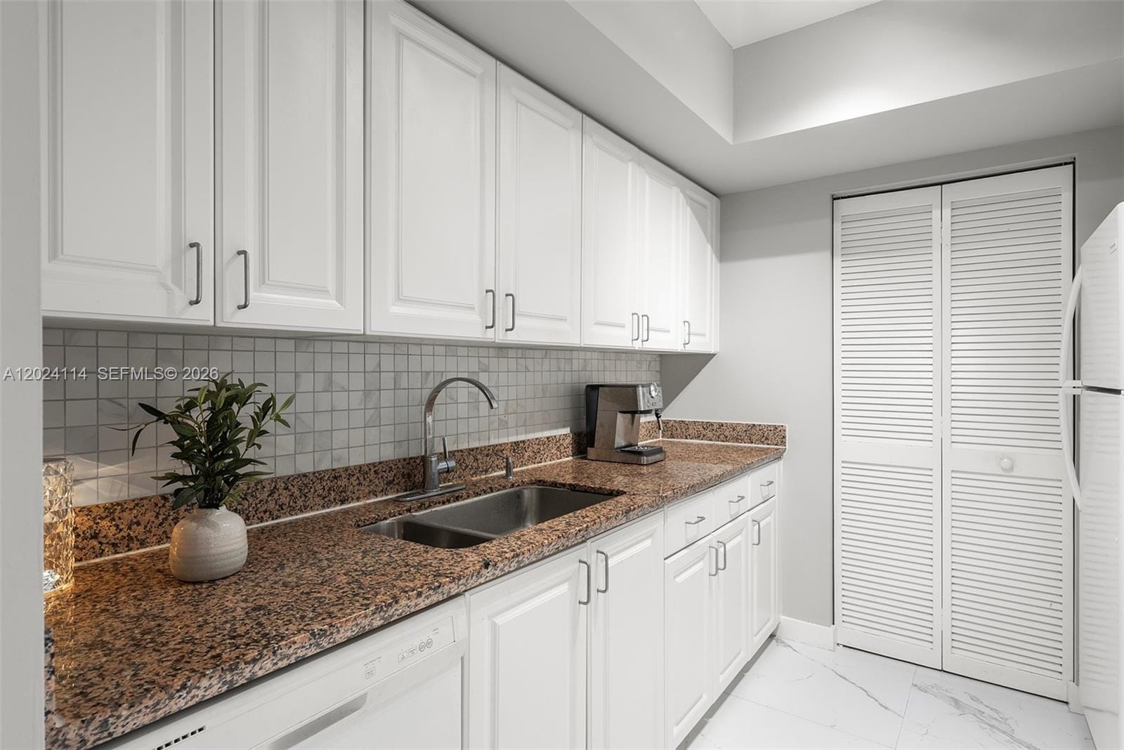 90 Alton Road 1405, Miami Beach, FL 33139 photo 17