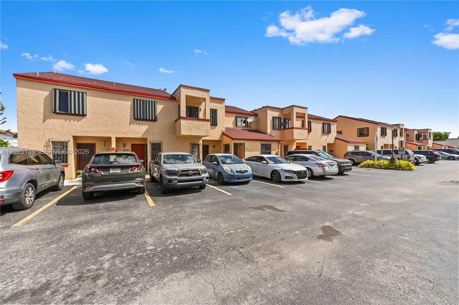 2433 W 52nd Place 81, Hialeah, FL 33016, Hialeah