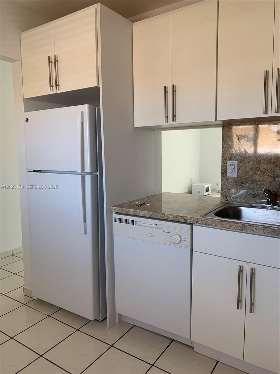 7703 Camino Real A-405 — photo 8