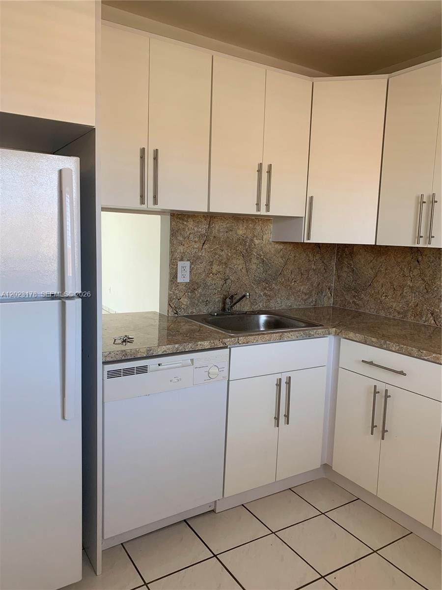 7703 Camino Real A-405 — photo 9