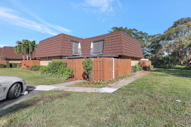 5852 SE Riverboat Drive 321, Stuart, FL 34997