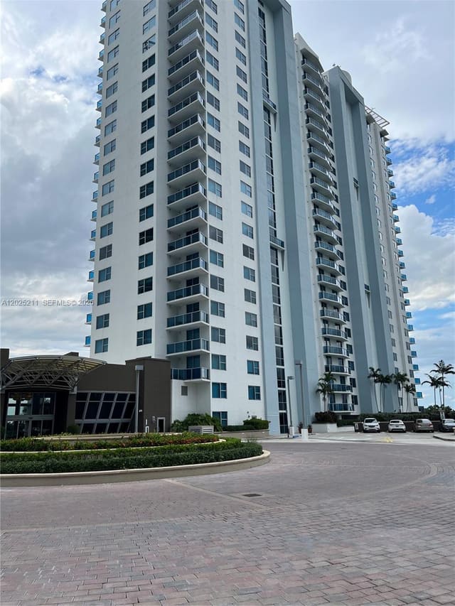 2681 N Flamingo Road 303S, Sunrise, FL 33323