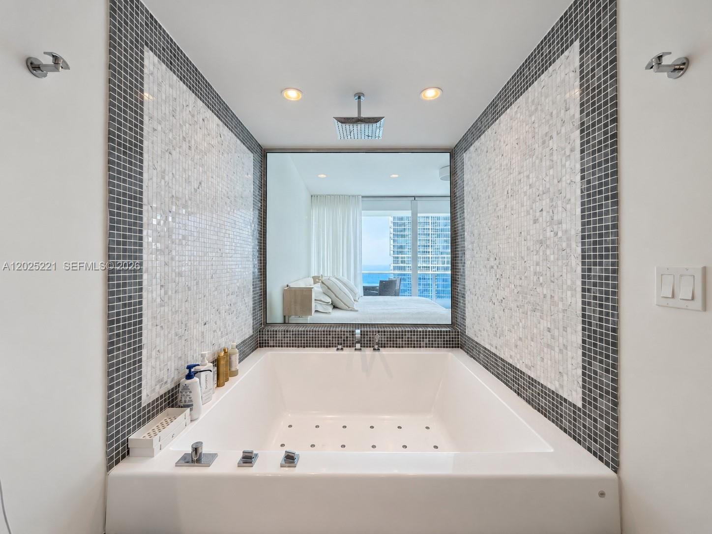 200 Biscayne Boulevard Way 4104, Miami, FL 33131 photo 14