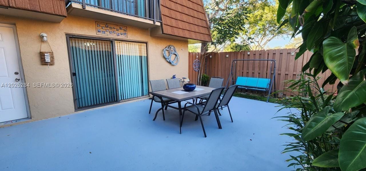 2556 Lakeview Court — photo 2