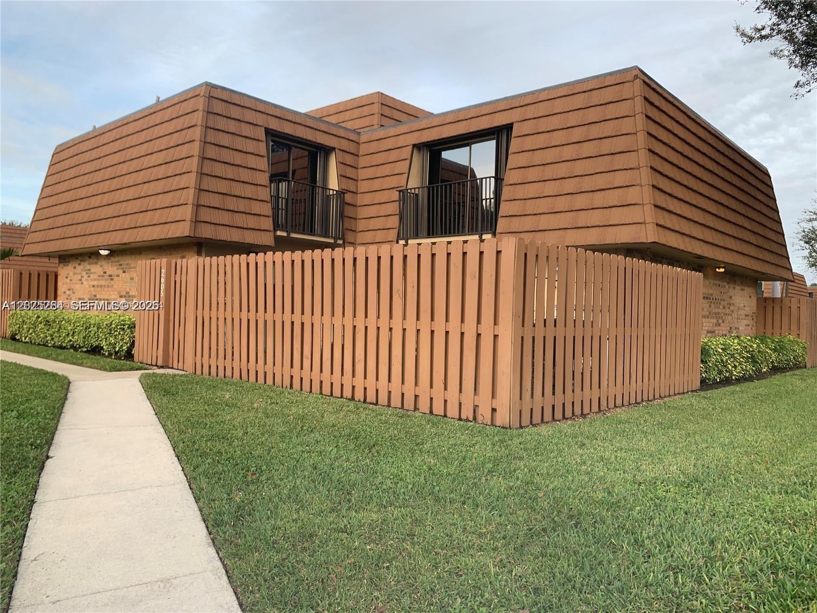 2556 Lakeview Court, Cooper City, FL 33026, Cooper City