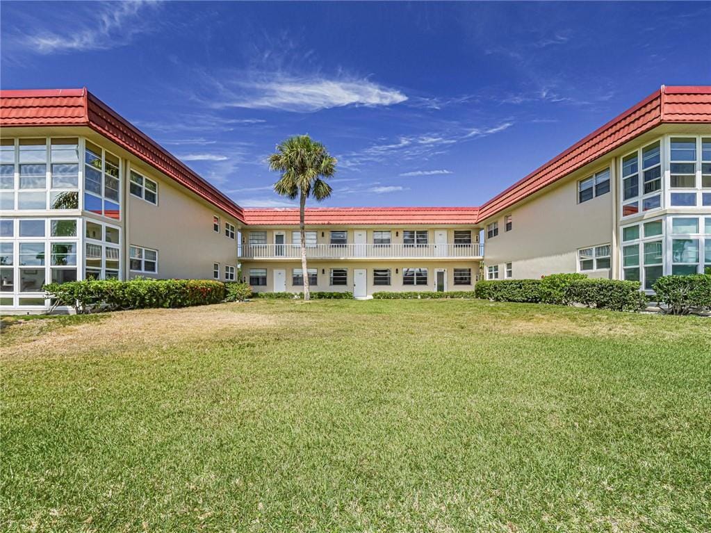 76 Royal Oak Drive 104, Vero Beach, FL 32962 photo 2