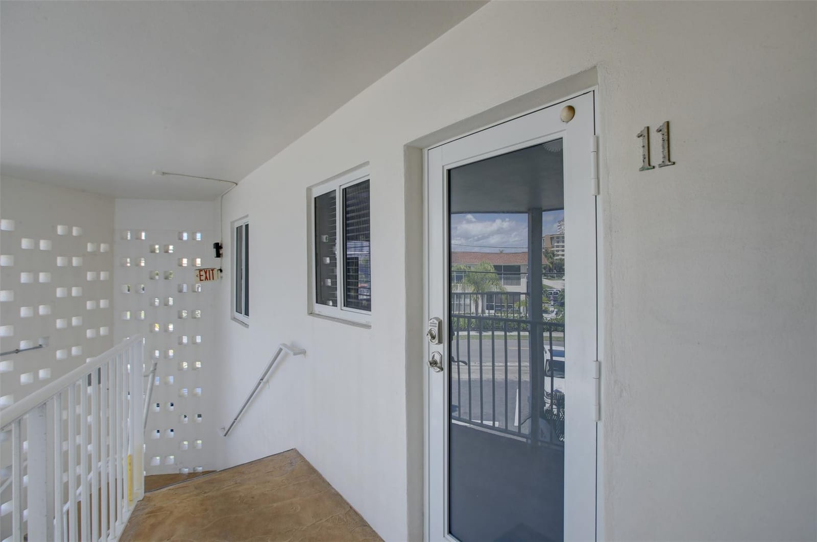 999 N Riverside Drive 11 — photo 3