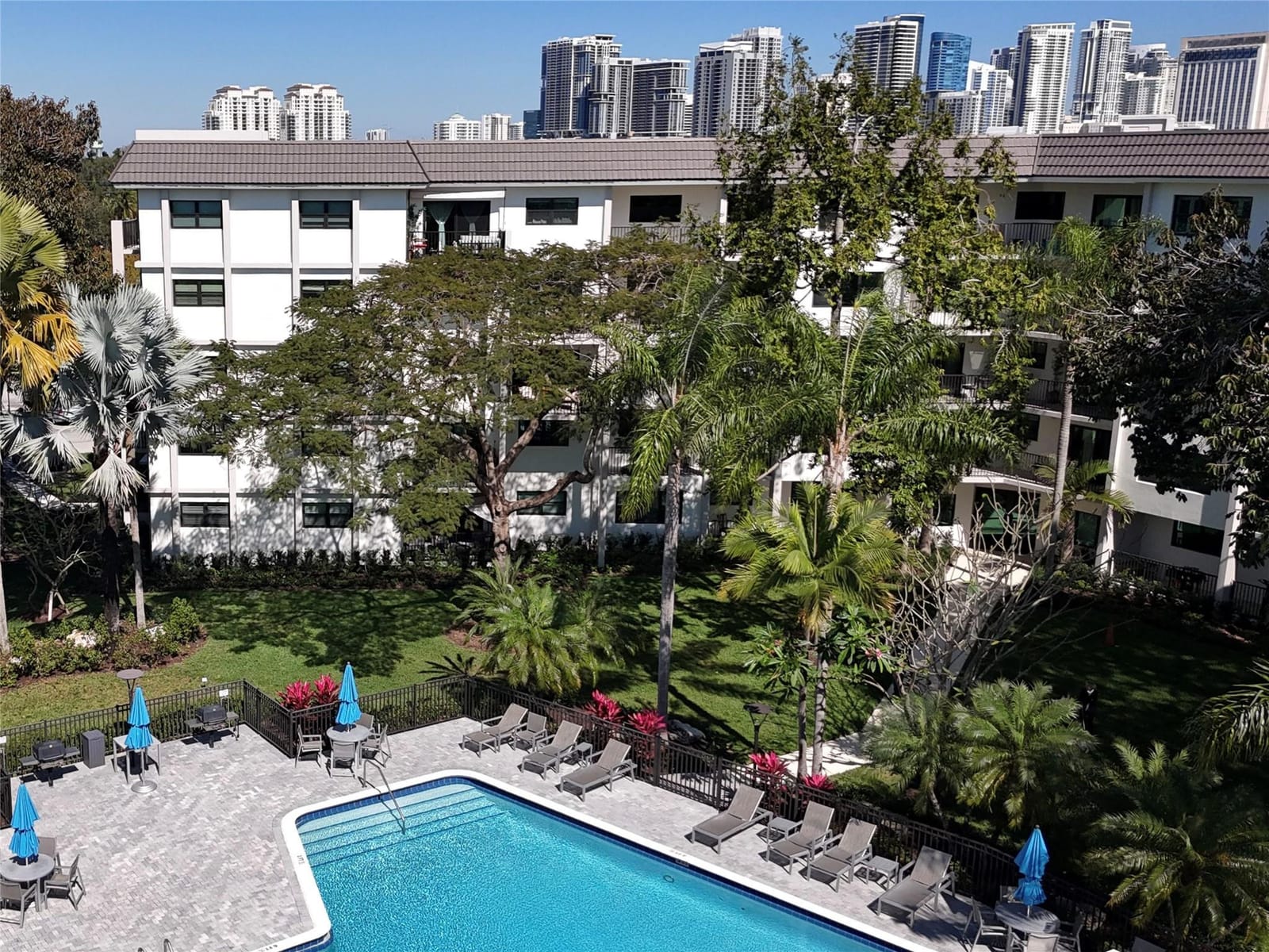 1000 River Reach Drive 220 — photo 8