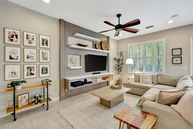 1136 Piccadilly Street, sold in Southampton, Palm Beach Gardens, FL